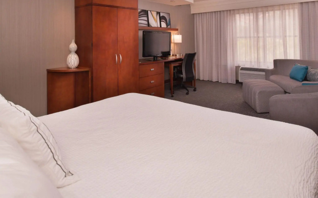 Courtyard Thousand Oaks Ventura County
