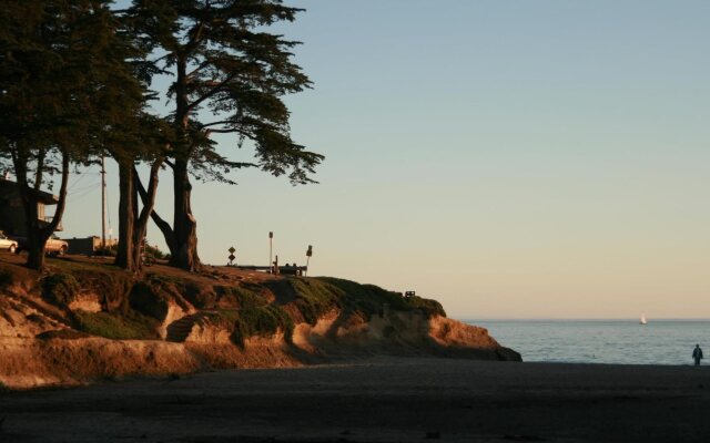 Ocean Echo Inn and Beach Cottages