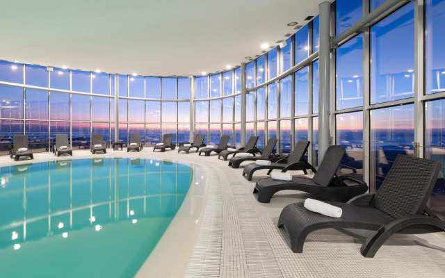 Eurostars Oasis Plaza Hotel