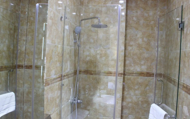 Paragon Central Hotel & Sky Bar