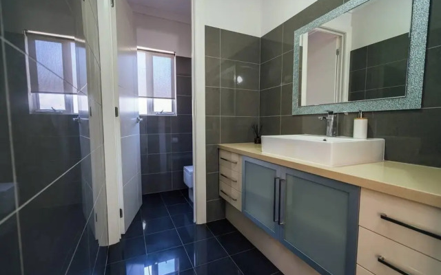 The Grand Oasis - Pool - Wifi - Mins From Beach