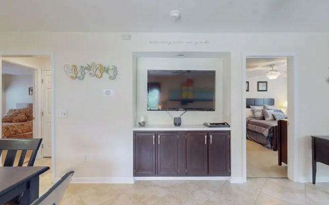 Longs Cozy Haven: Stylish, Accessible Retreat