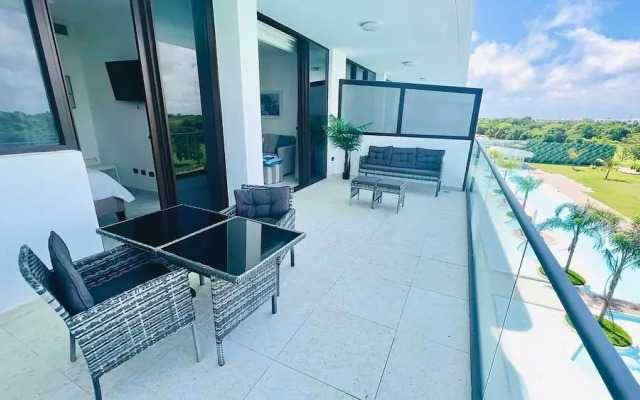 Luxury Apartment With Pool And Golf View