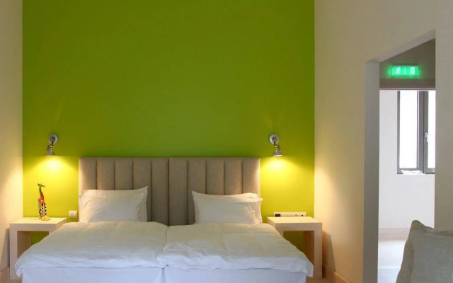 Seleni Suites