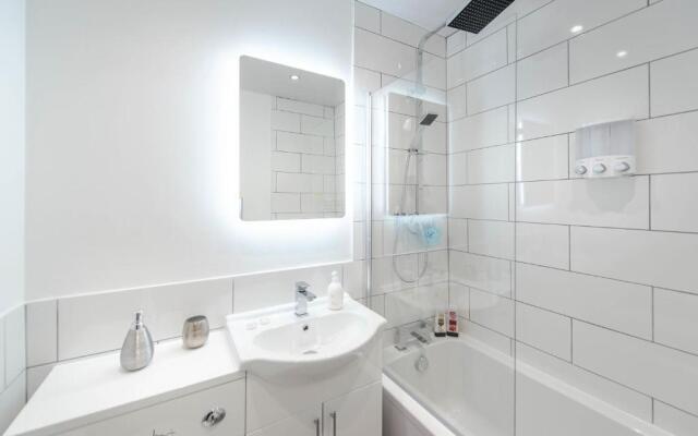 Liverpool Harrow Road Sleeps 6- Infinity Apartment