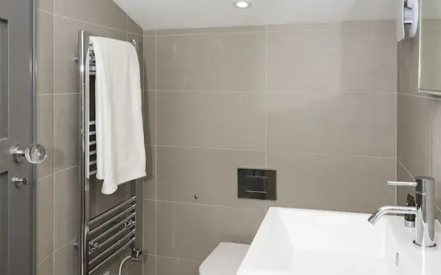3 Bedroom House with Ensuites and Garden