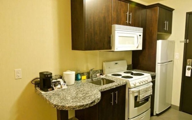Stoughton Western Star Inn & Suites