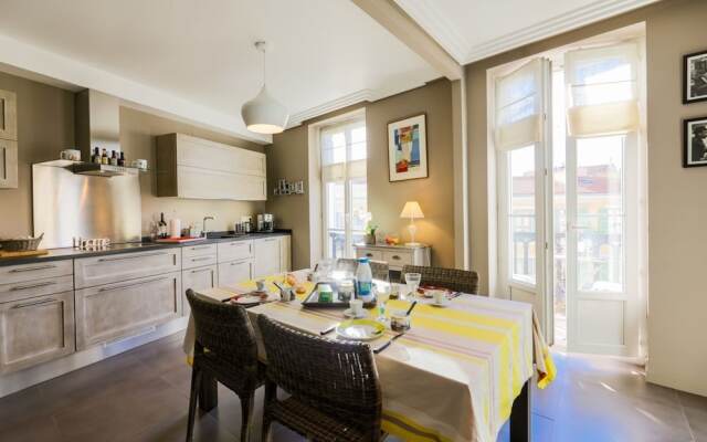 Vue Magenta AP4188 by Riviera Holiday Homes