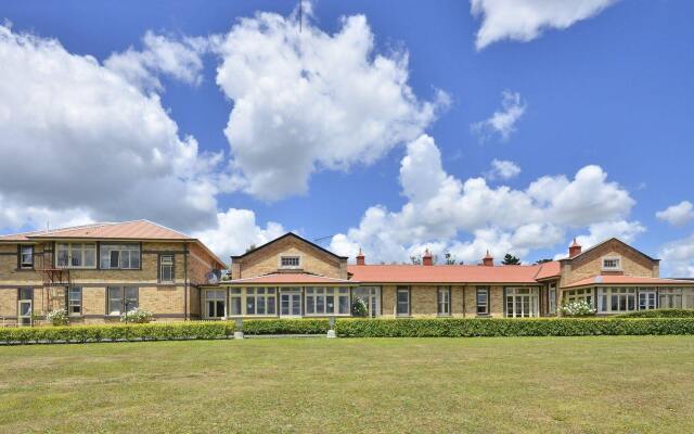 Manor Views