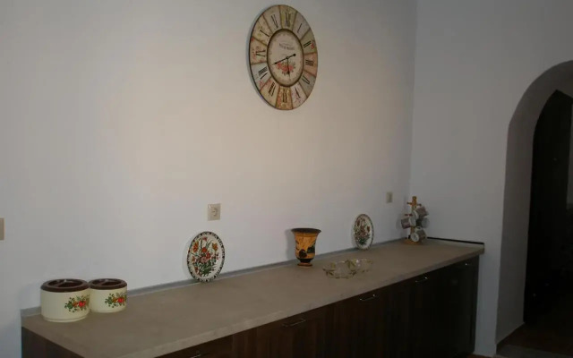 Casa Theoni