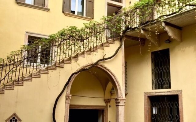 Sanzenetto Apartments