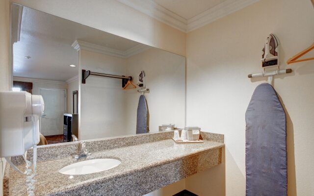Ontario Inn & Suites