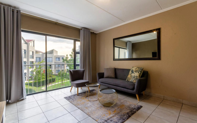 Lovely 2 bedroom apartment around Montecasino