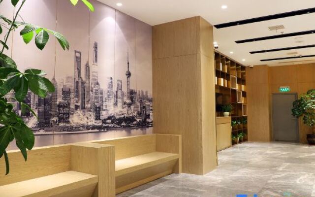 Waiting Hotel (Zhongshan Hospital, Damuqiao Road Metro Station)