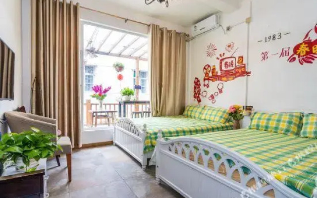 Zhiqingchun Theme Youth Hostel