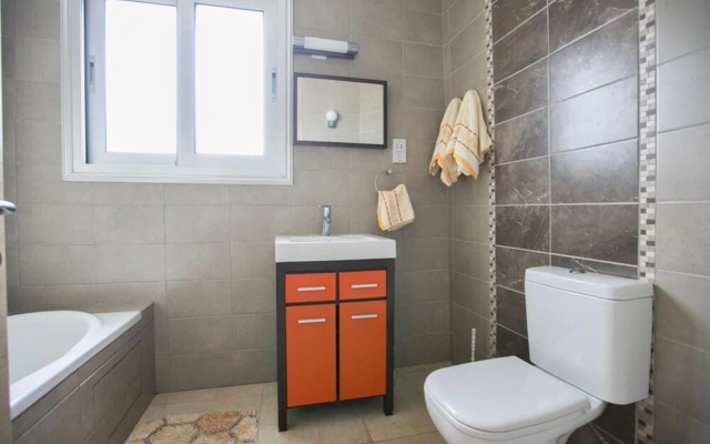 Apt Tayla AQ Ftb301