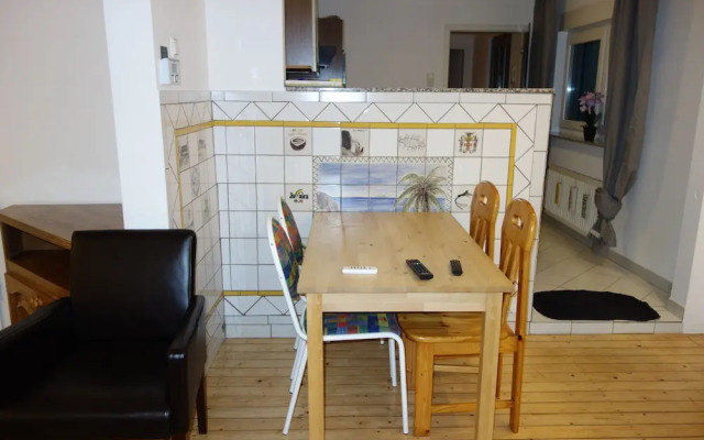 Tolstov-Hotels Large 3 Room Apartment with Garden