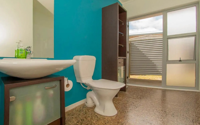 Sands Beach House - Matarangi Holiday Home