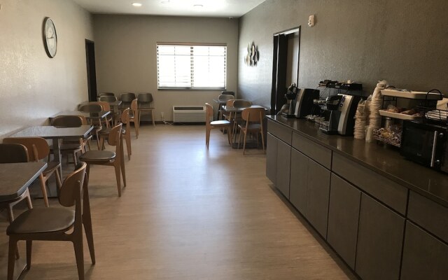 Blue Grass Inn & Suites