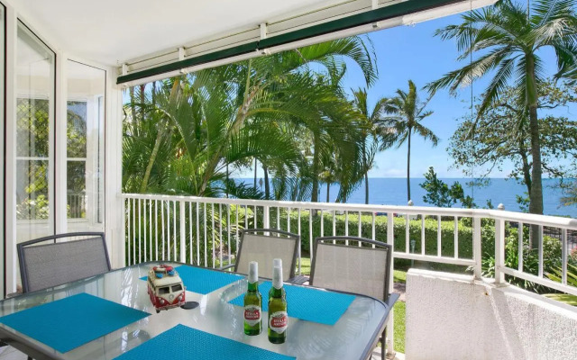 The Beach House 3BR Waterfront Apartment, Own WIFI
