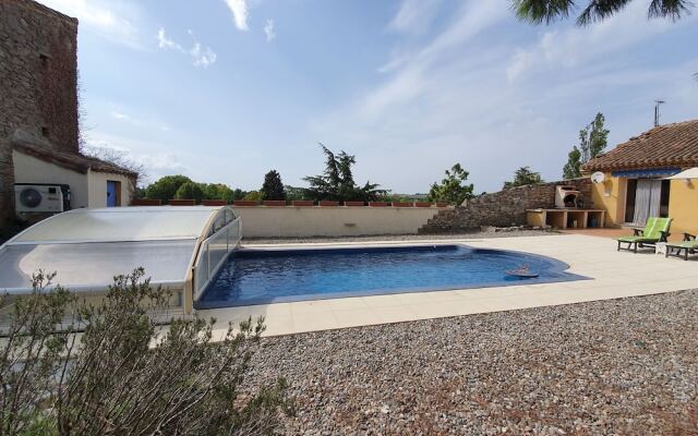 Spacious Villa With Private Swimming Pool in Marseillette