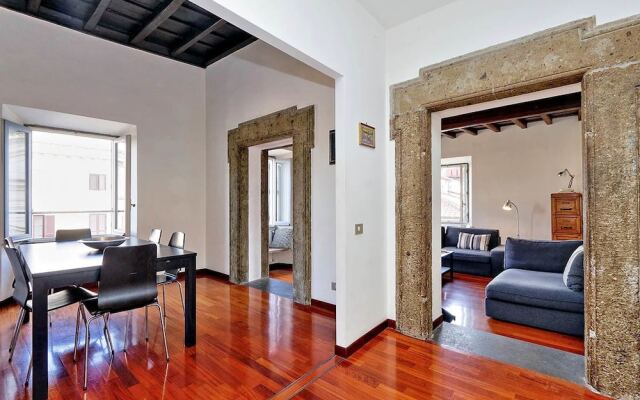 Farnese Elegant Apartment