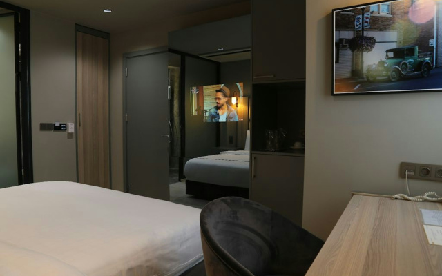 Pasaport Pier Hotel