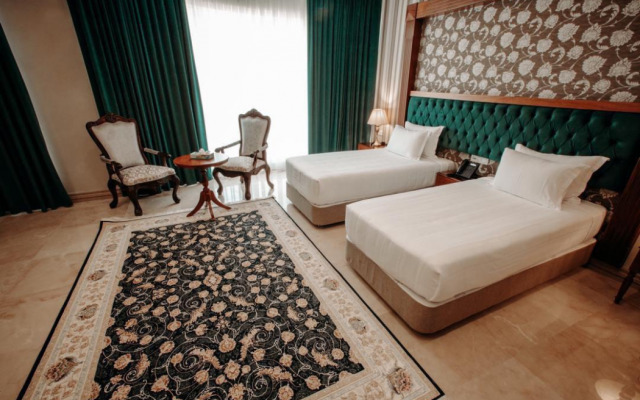 Wisteria Grand Hotel