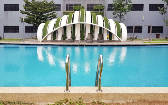 Teiw Family Homestay at Skypod Residence Puchong