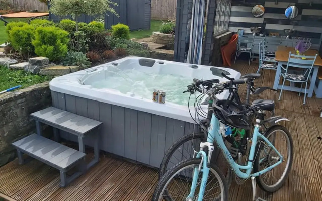 Bluebell House 5 Star Luxury 4 Bdrms and hot tub