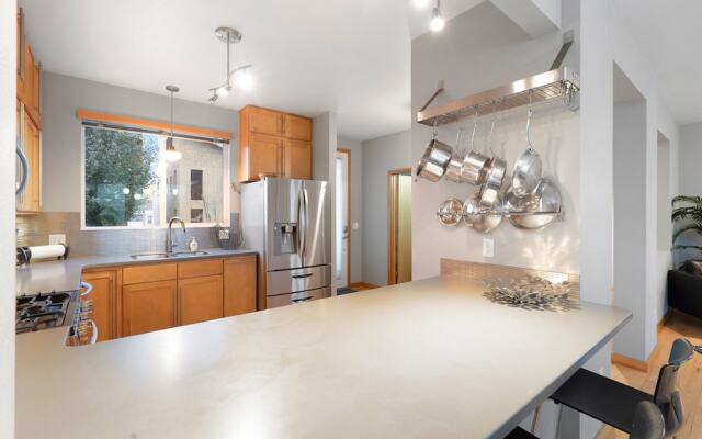 Sleek Home Near Old Town W/ Rftp Hot Tub & Mtn Views