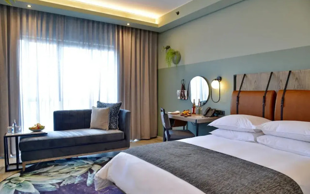 Courtyard Hotel Waterfall City