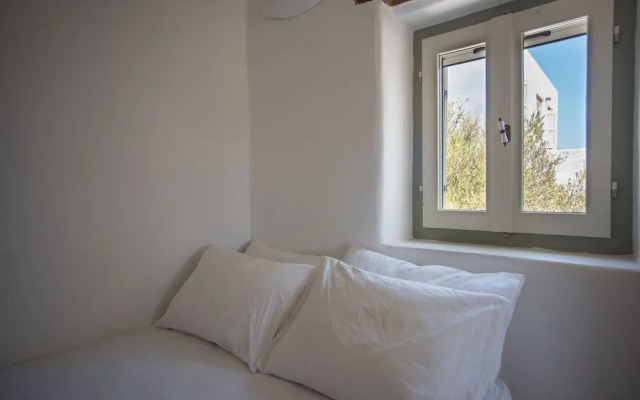 Elegant, laid-back and by the sea by VillaRentalsgr