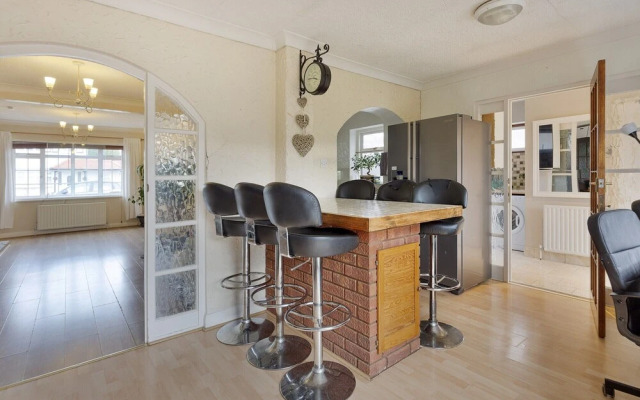 Empire London Properties - Goshawk Gardens