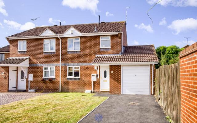 Coventry Beautiful House, University Hospital, M6 M69, Private Parking, Sleeps 6, by EMPOWER HOMES rates incl VAT