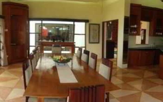 Suarti Resort, Villas & Gallery