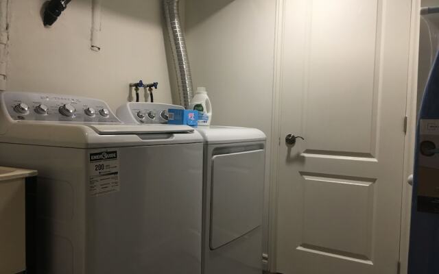 Beautiful 4BR Downtown House, Sleeps 10