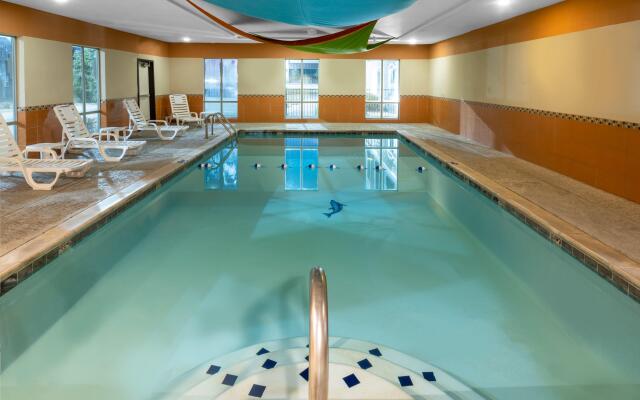 Holiday Inn Express & Suites Dallas East - Fair Park, an IHG Hotel