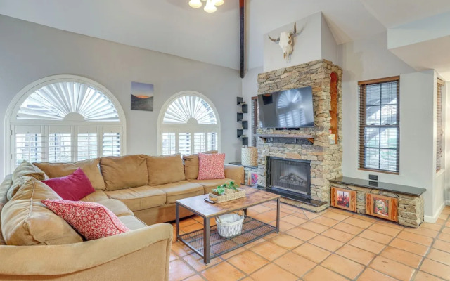 Walk to Park: Scottsdale Condo w/ Community Pool!