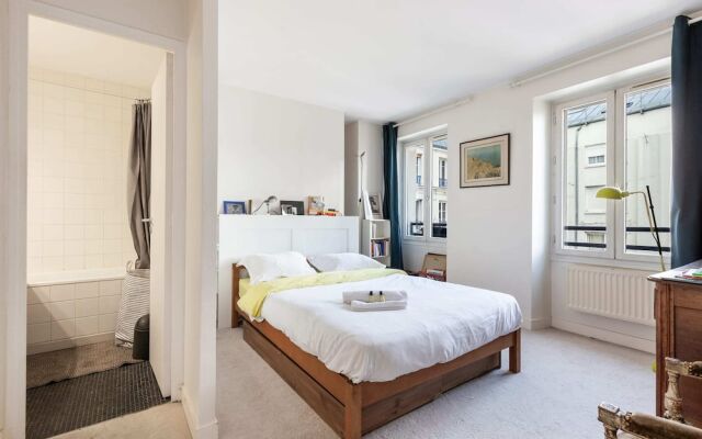 Warm and Homely Duplex Near Montmartre, Fits 5