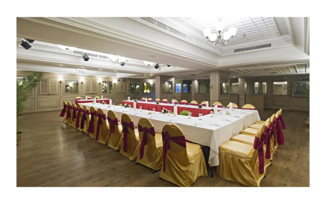 Clarks Avadh