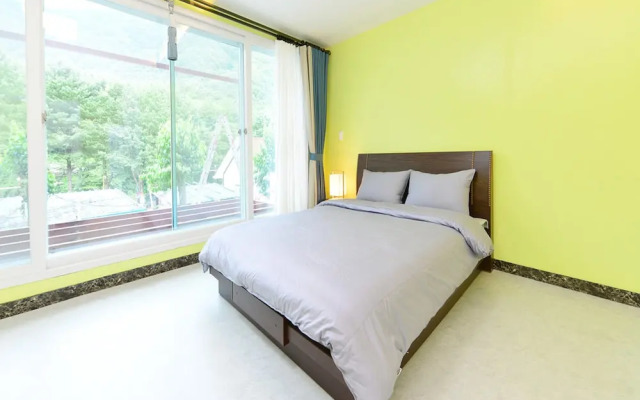 Funnymungmung Galaxy House