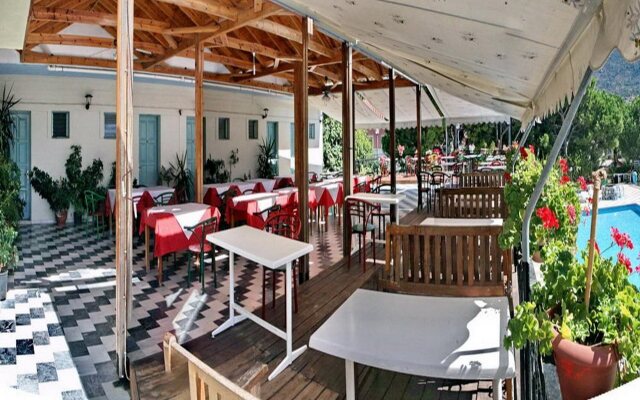 Theofilos Classic Hotel