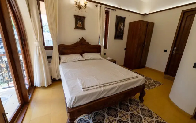 Ishaan Holiday Home
