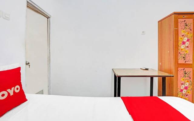 OYO 90790 Royale Nias