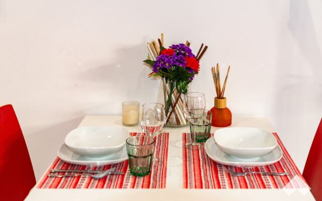 Bianc1 · Light-Filled Apartment With Garden Downtown