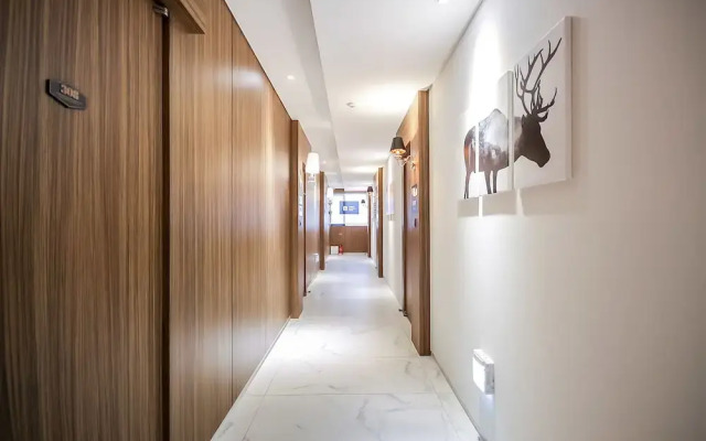 Brooks Business Hotel