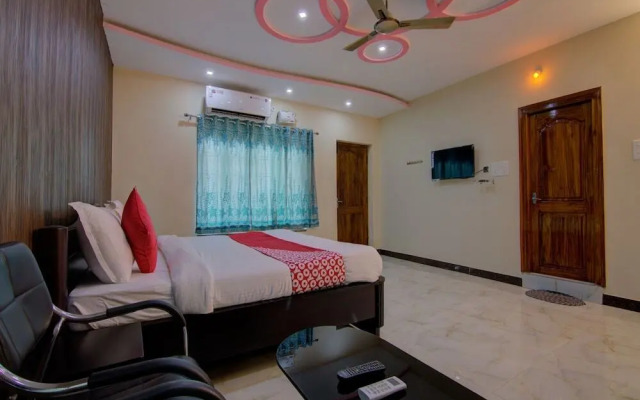 Pramukh Palace by OYO Rooms