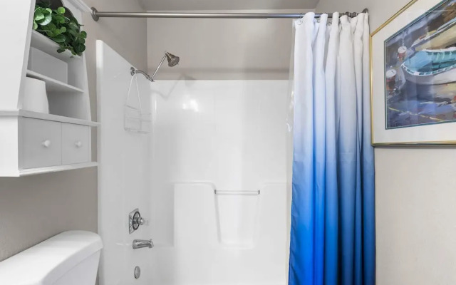 Calm Waters Condo Sleeps 4