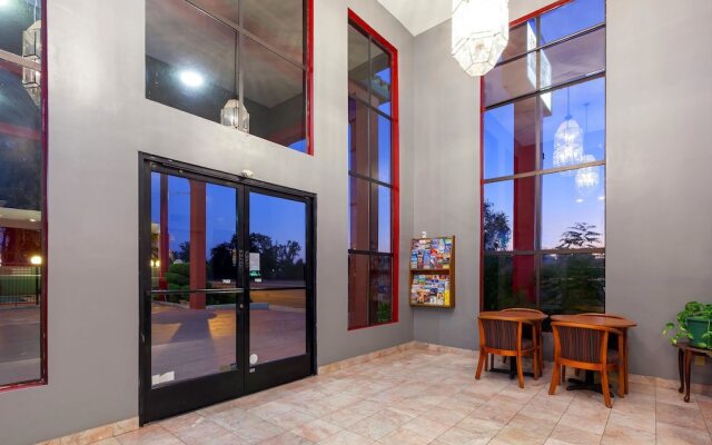 Ramada Limited Bakersfield Central